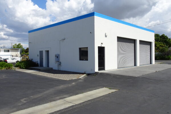 1042 W El Camino Real